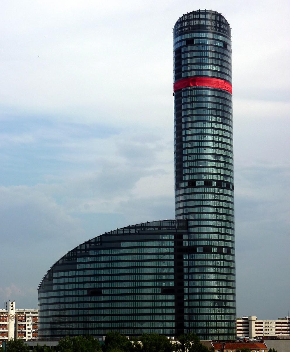 File:Wrocław, 2006 - 2012 - budowa Sky Tower - fotopolska.eu 