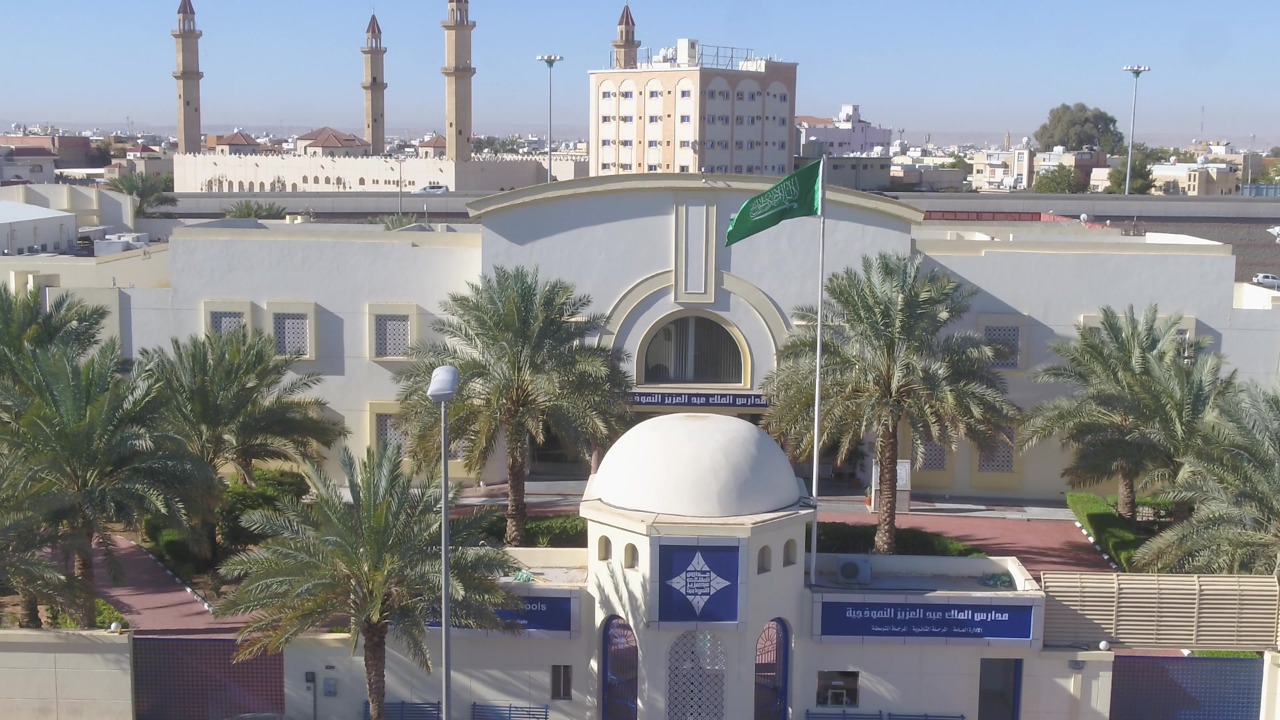 ملف:صورة بمقطع علوي لمدارس الملك عبدالعزيز الأهلية النموذجية بتبوك.jpg -  ويكيبيديا