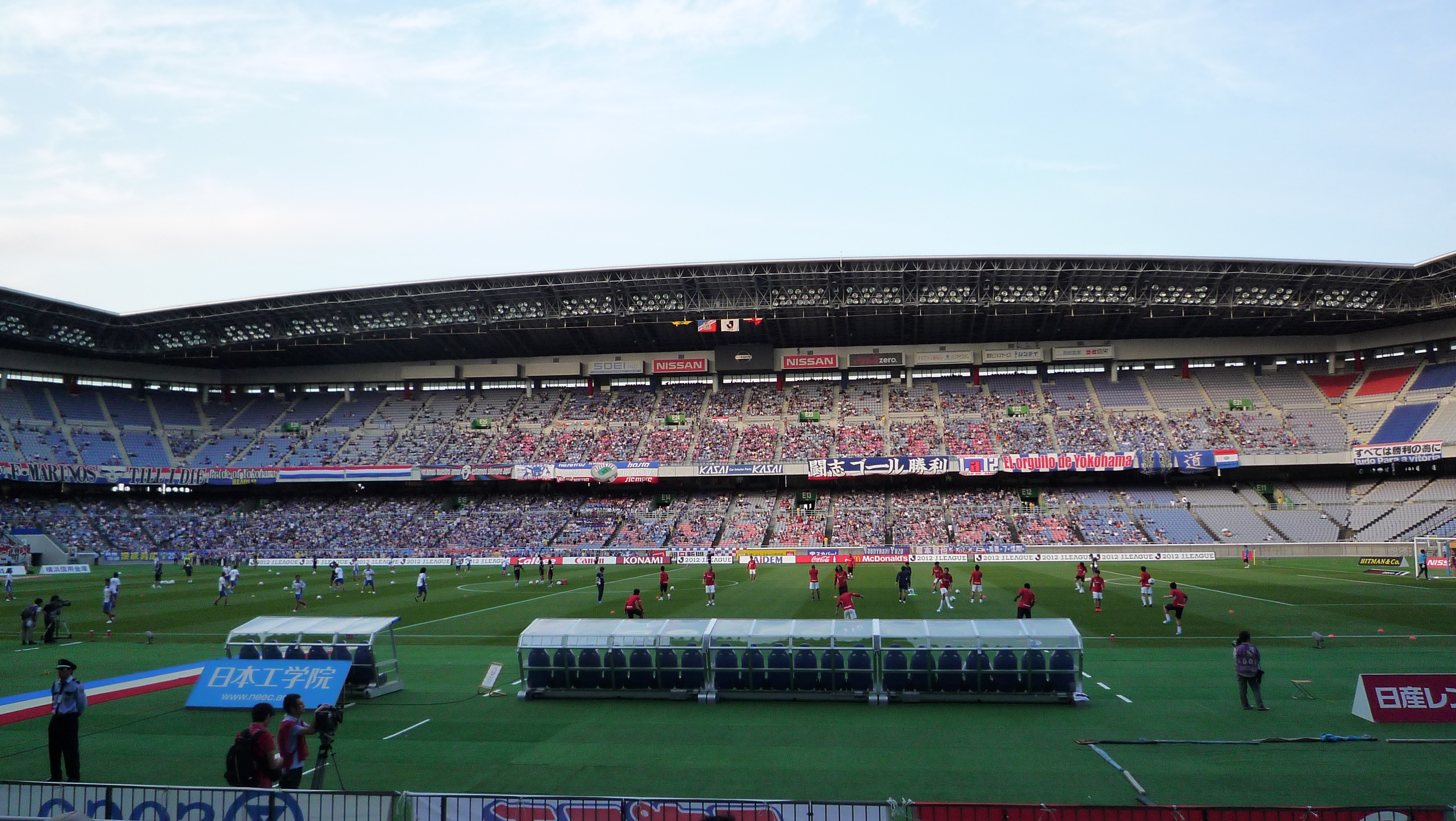 Nissan Stadium - Wikipedia