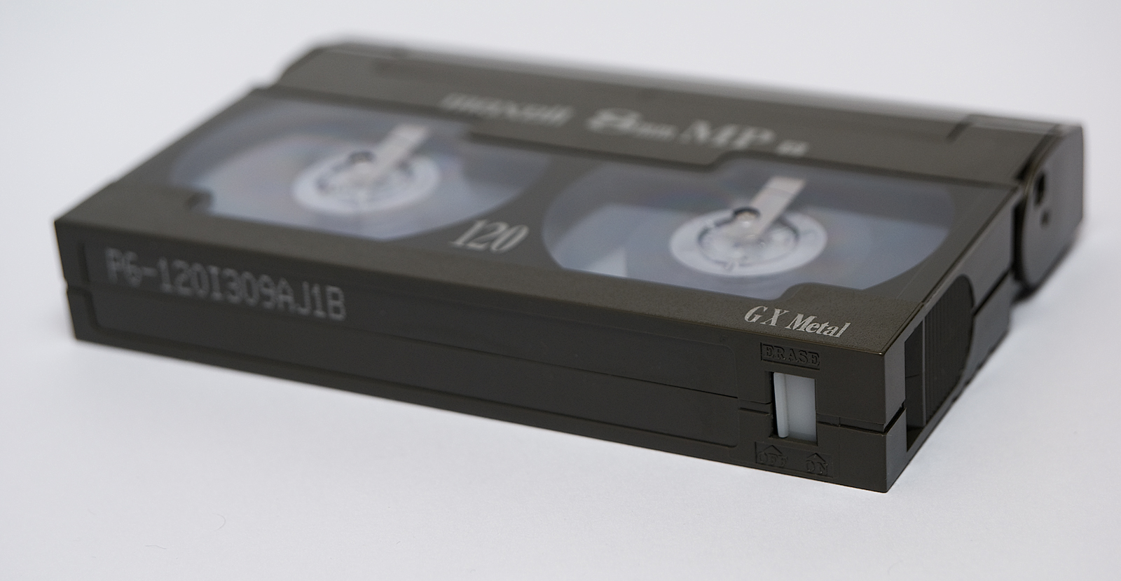 Ijveraar thee Sluier File:8mm cassette erase tab.jpg - Wikimedia Commons