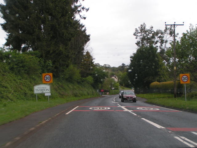 File:A396 about to enter Tiverton - geograph.org.uk - 1280675.jpg