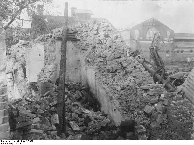 File:Bundesarchiv Bild 116-127-079, China, Tsingtau-Zerstörte Gebäude.jpg