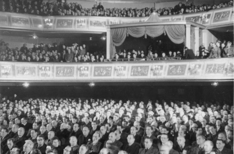 File:Bundesarchiv Bild 183-S77672, Berlin, Volkskongress in der Staatsoper.jpg