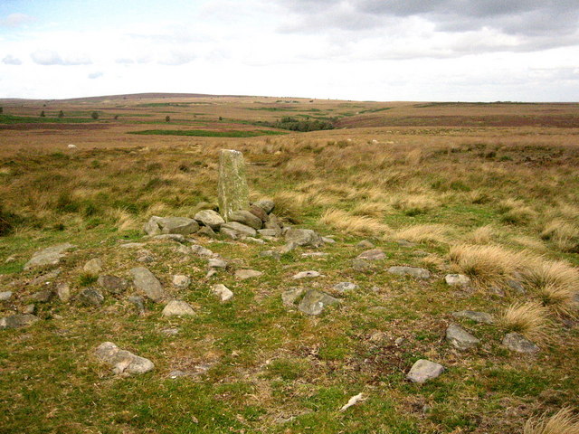 File:Cairn on Big Moor - geograph.org.uk - 571706.jpg