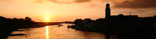 File:Deventer zonsondergang k Panorama.JPG