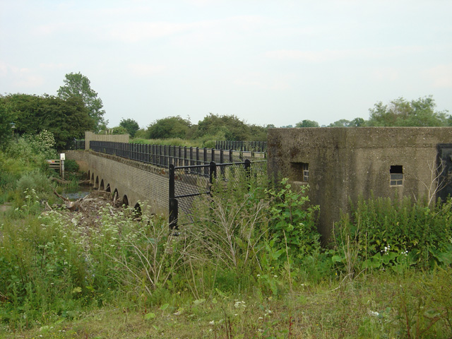File:Dove Aqueduct, near Stretton - geograph.org.uk - 451821.jpg