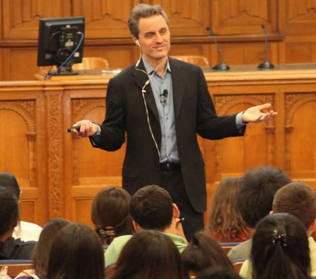 File:Dr. McCullough Speaking at Yale to Talented Low-Income Students.png