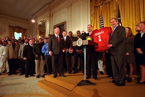 File:George W. Bush meets with Sooners football team 20010305-9.jpg