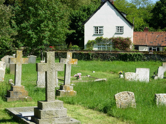 File:Great Livermere Churchyard - geograph.org.uk - 181008.jpg