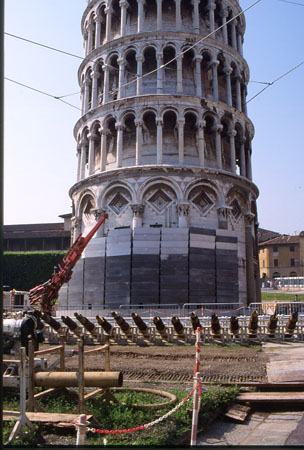 File:Lavori alla Torre di Pisa.JPG