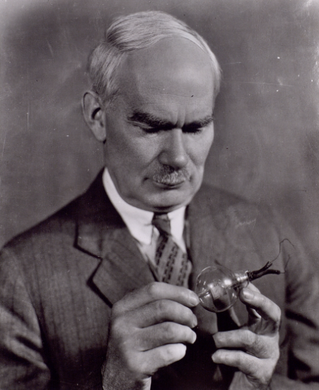 File:Lee de Forest american inventor.png