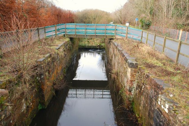 File:Lock no 3, disused Lagan Navigation - geograph.org.uk - 660031.jpg