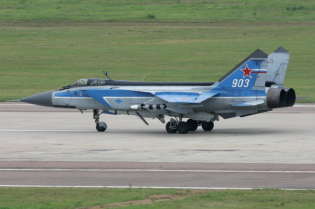 Mikojan-Gurevič_MiG-31E_at_MAKS_2005