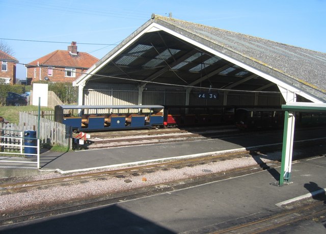 File:New Romney Station - covered platforms - geograph.org.uk - 786222.jpg