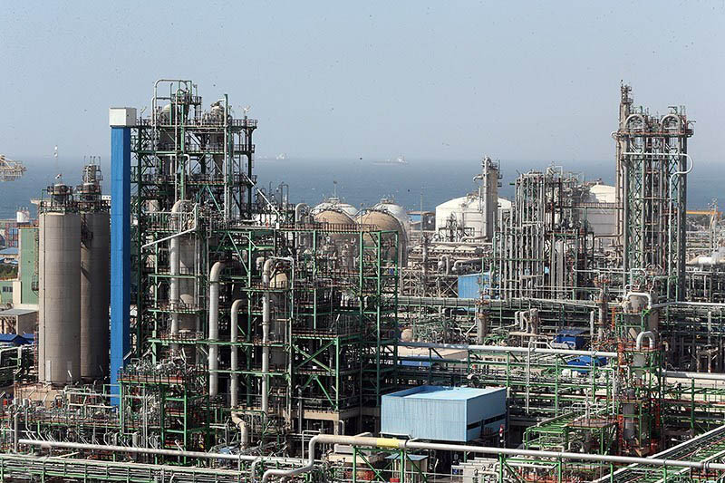 File:Petrochemical Complexes in Asaluyeh (8).jpg