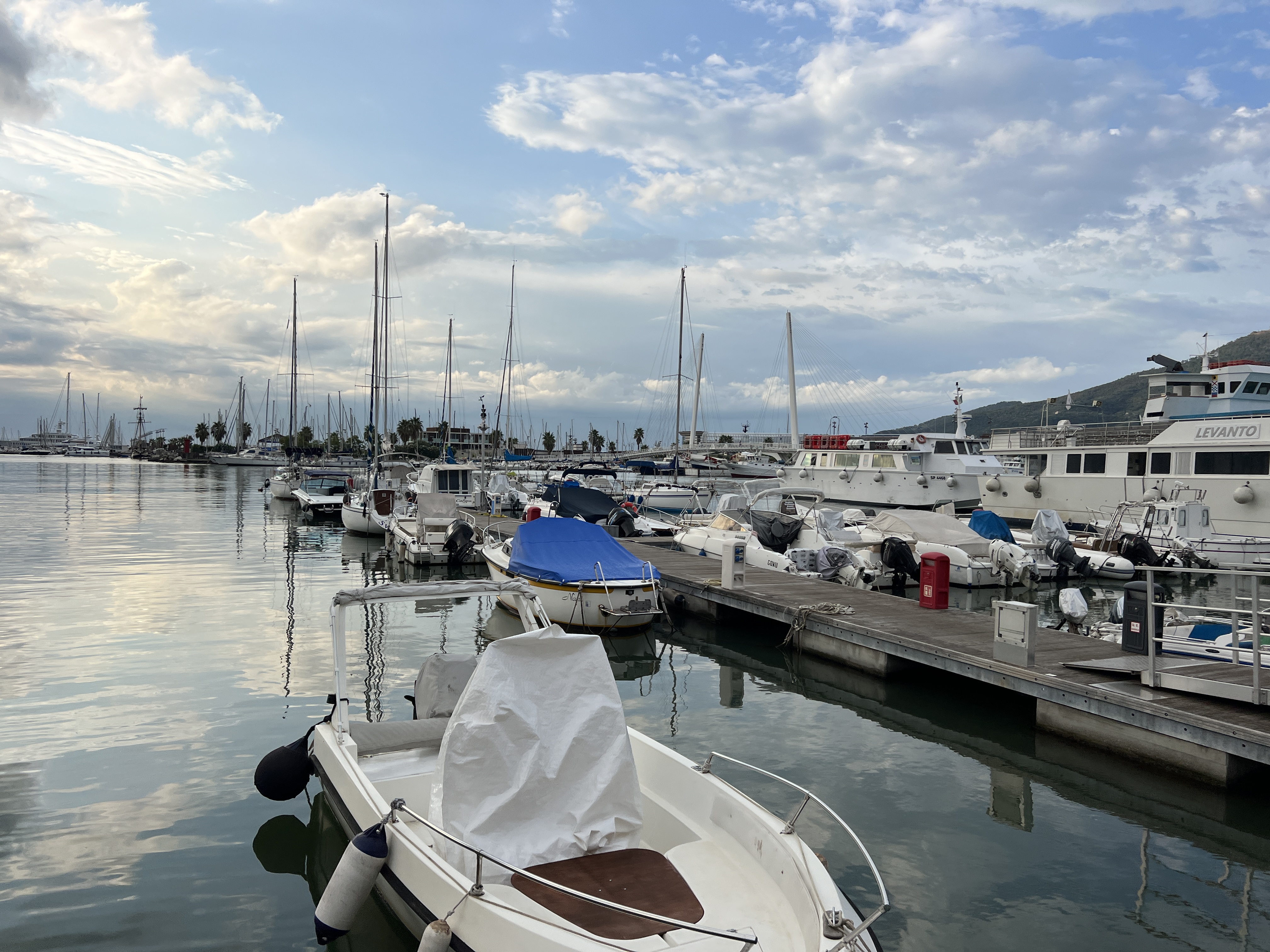 Ла порт. Shelter Bay Marina Panama.