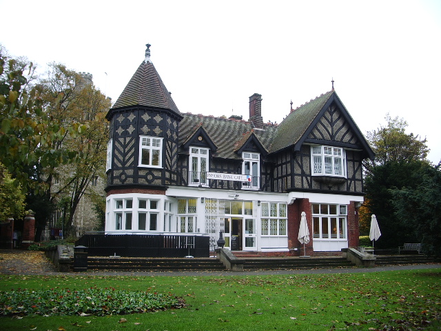 File:Pryors Bank Cafe, Bishops Park - geograph.org.uk - 1038574.jpg