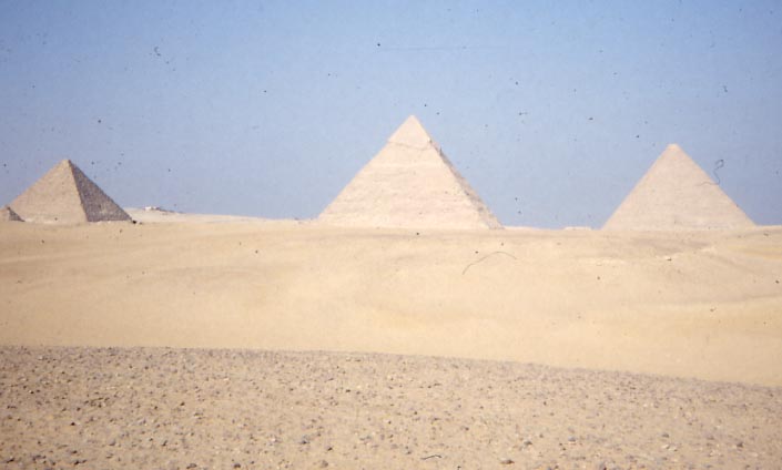 File:PyramidenWueste.jpg