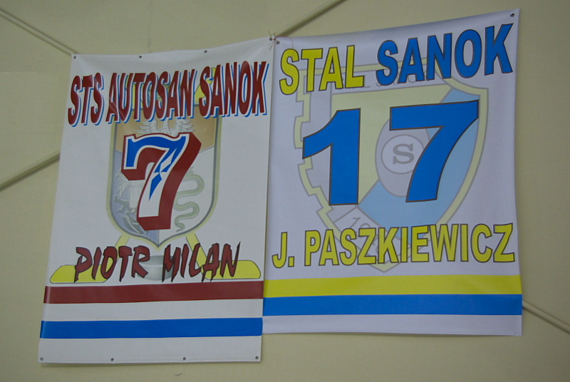 File:Retired numbers Piotr Milan, Jan Paszkiewicz. Arena Sanok.jpg