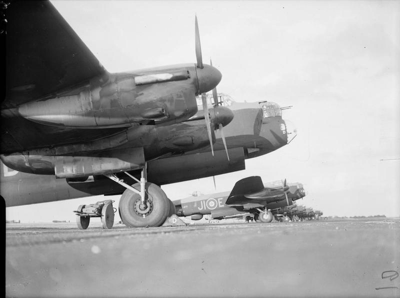 File:Royal Air Force Bomber Command, 1942-1945. CL4214.jpg