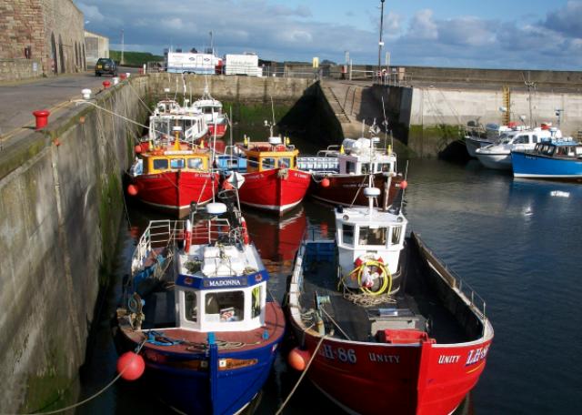 File:Seahouses Harbour - geograph.org.uk - 470421.jpg