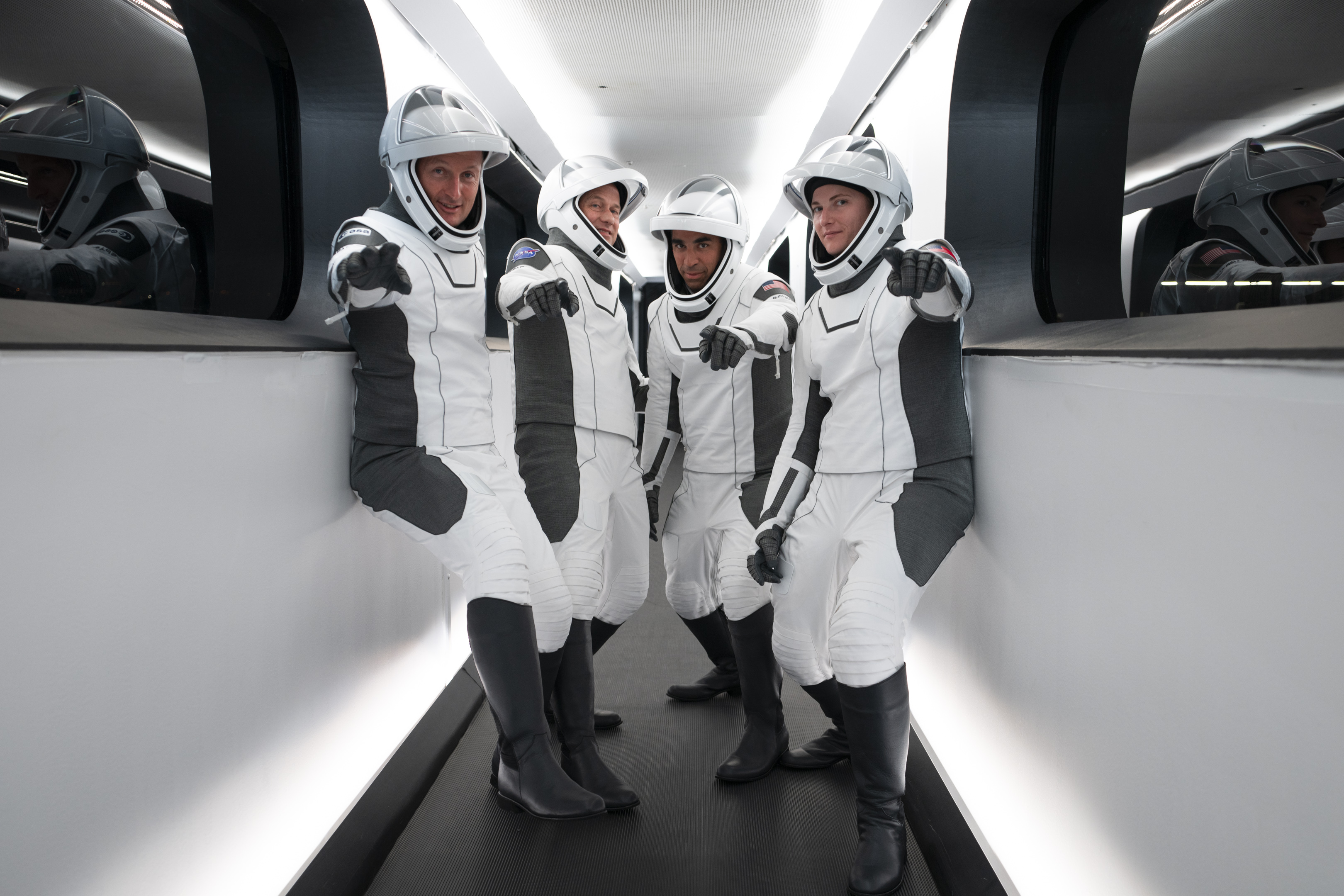 spacex dragon suit