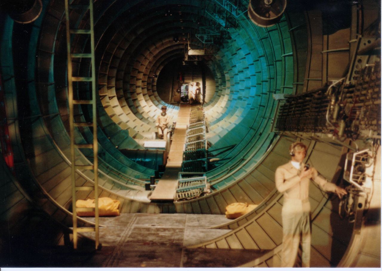 File Spruce Goose Interior 2 Jpg Wikimedia Commons