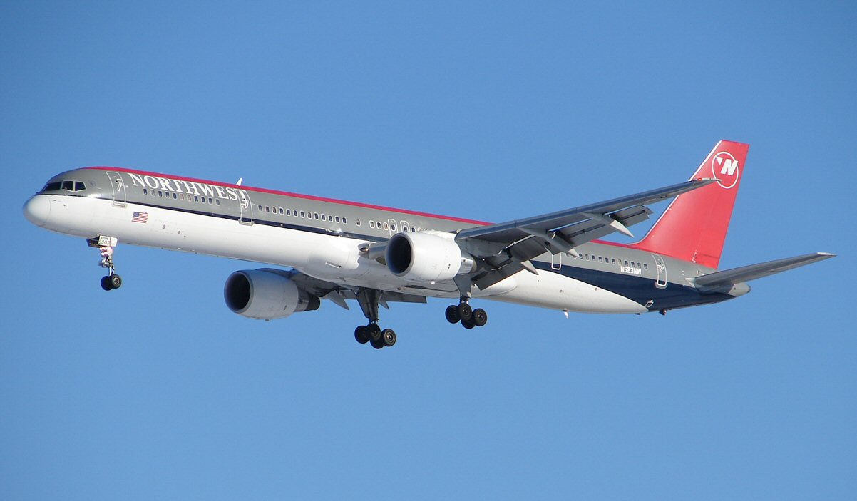 THE Boeing 757-300 (385585503).jpg