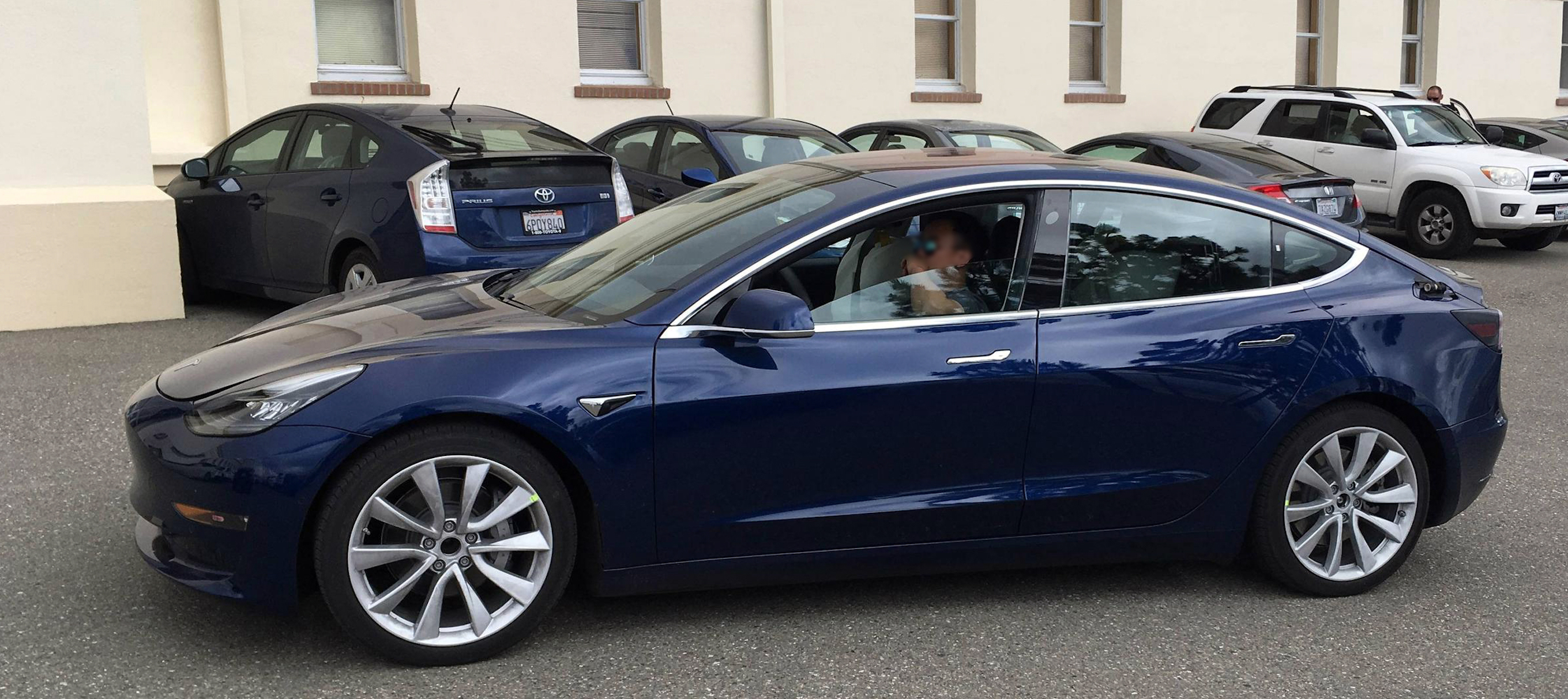 Tesla Model 3 - Wikidata