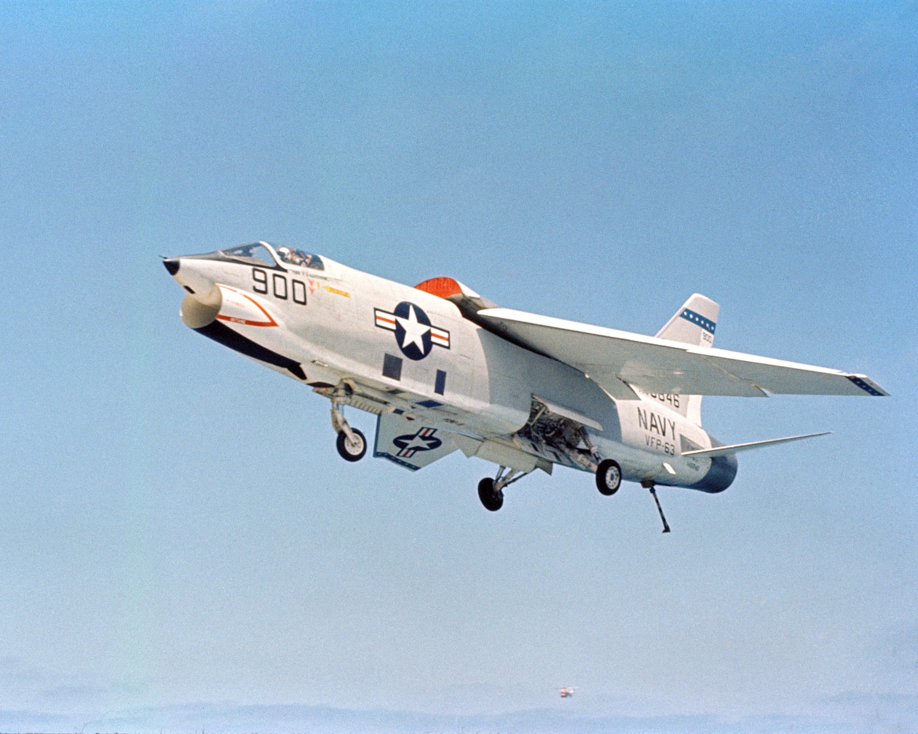 Vought_RF-8A_Crusader_of_VFP-63_in_fligh