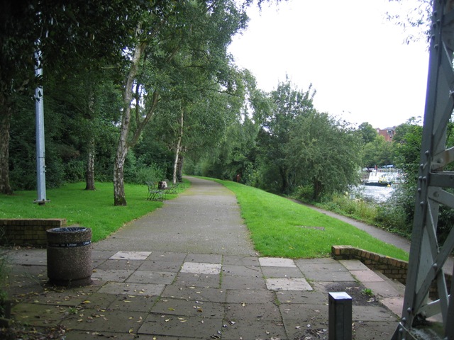 File:Walkway along the River Dee - geograph.org.uk - 499470.jpg