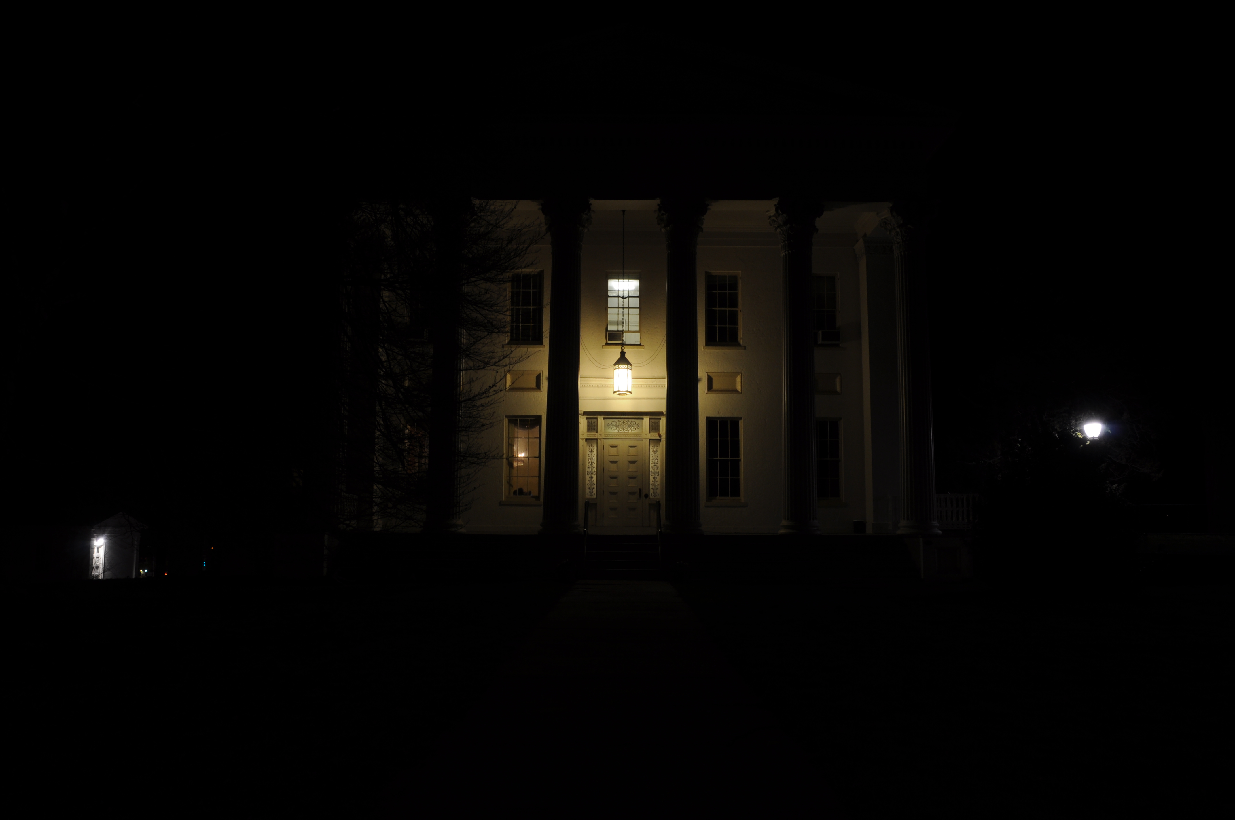 File:Wesleyan University - Russell House at night 01.jpg 