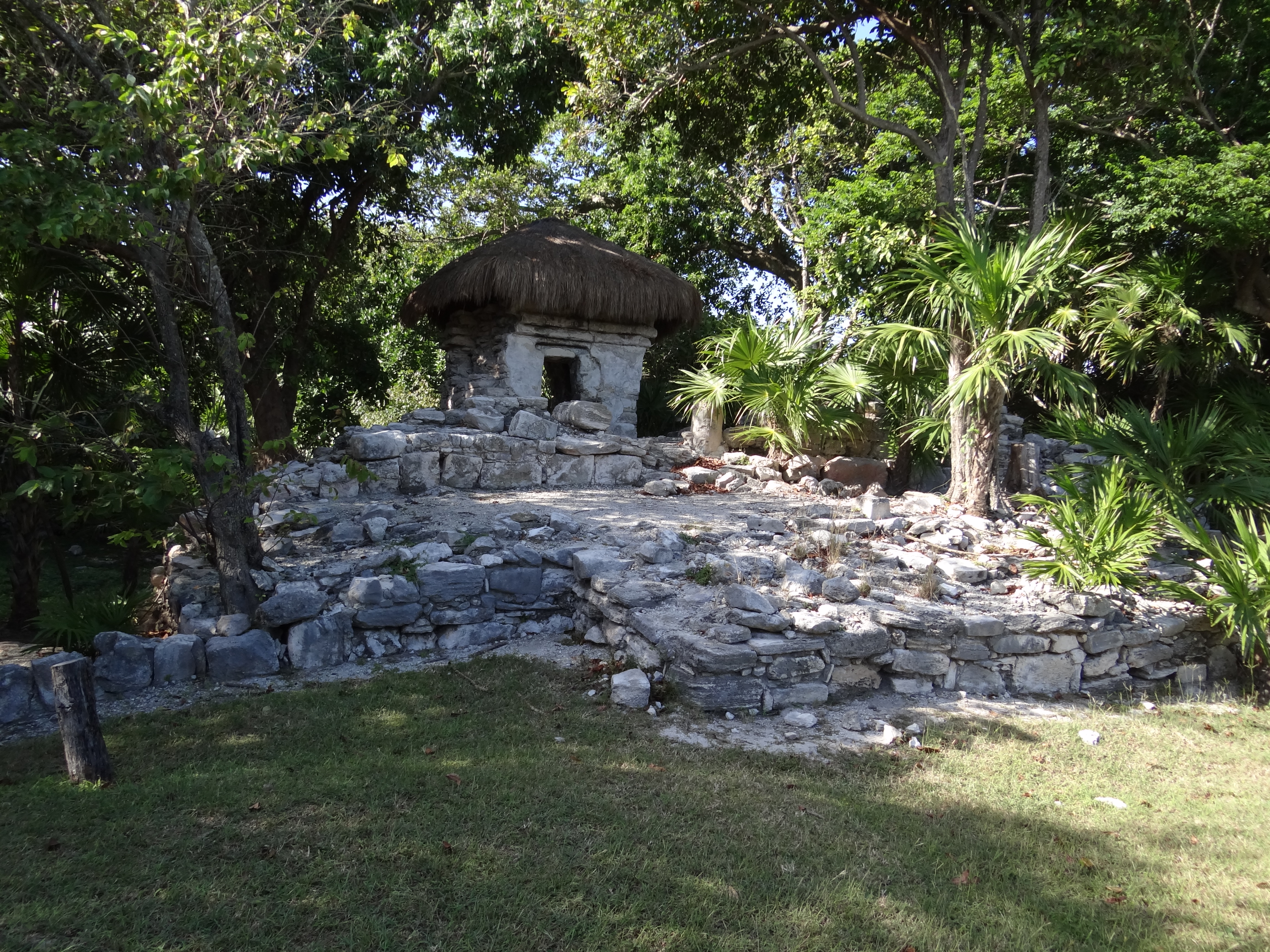 Xaman Ha' – building with roof 