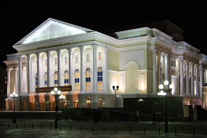 Файл:Тюменский драмтеатр-1.jpg — Википедия