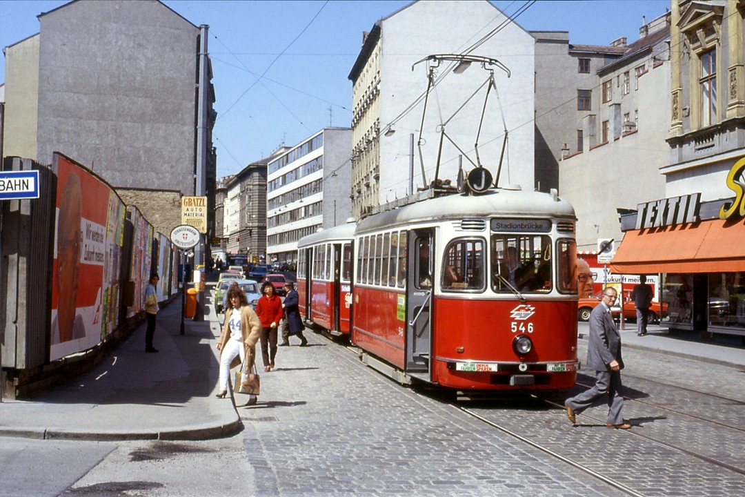 101R19050583 Erdbergstrasse, Blick Richtung Rochusmarkt, Strassenbahn Linie J, Typ L 546.jpg