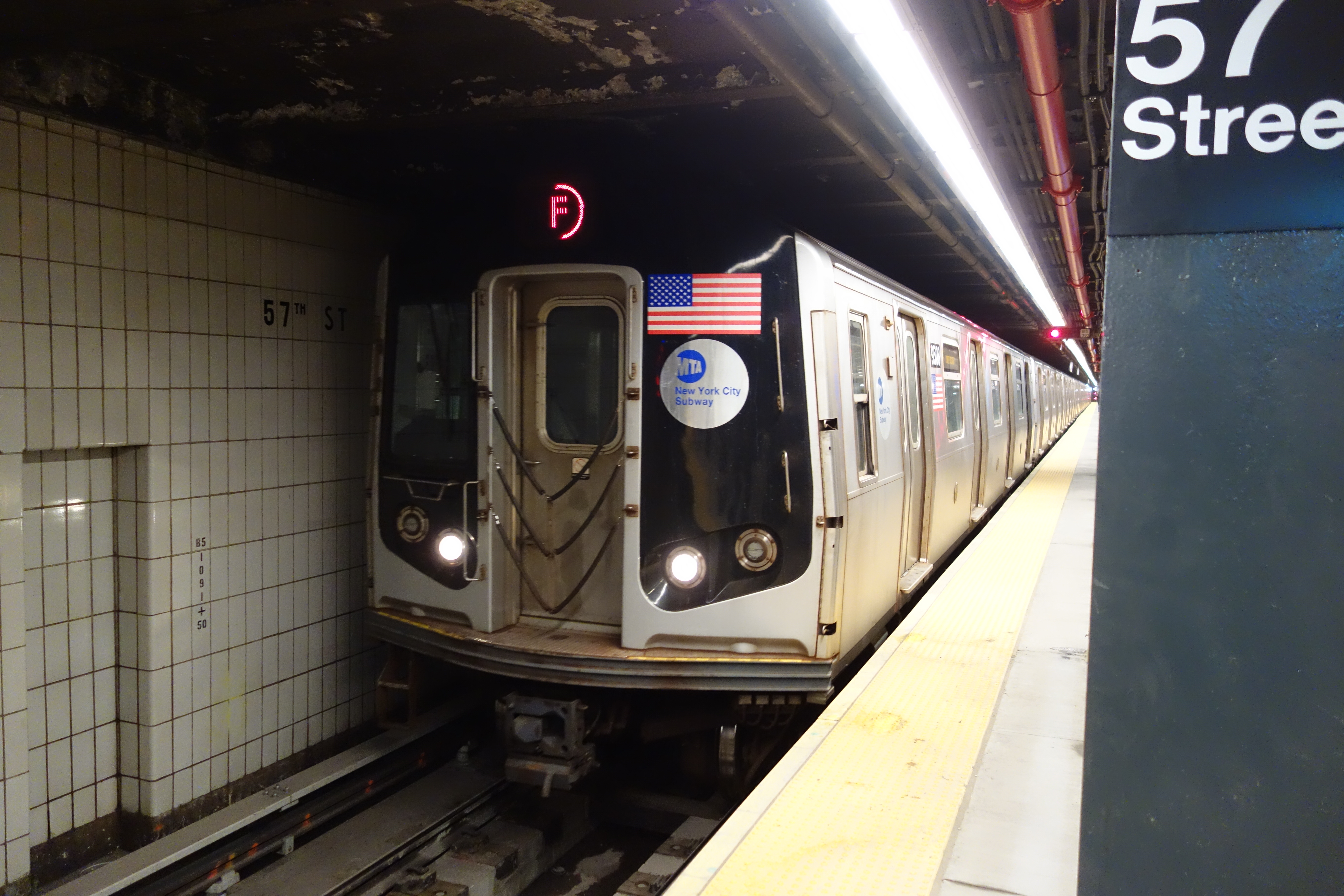 ニューヨーク市地下鉄R160形電車 - Wikipedia