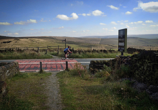 File:Approaching the Ripponden Road - geograph.org.uk - 5122511.jpg