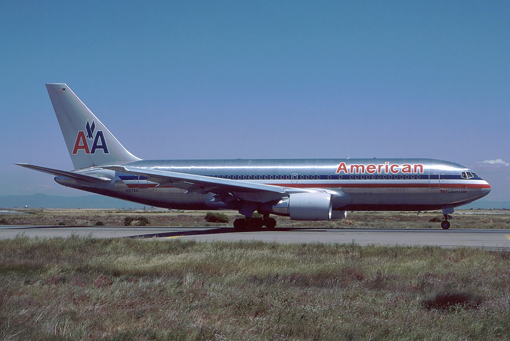 File:Boeing 767-223, American Airlines AN1605451.jpg - Wikimedia