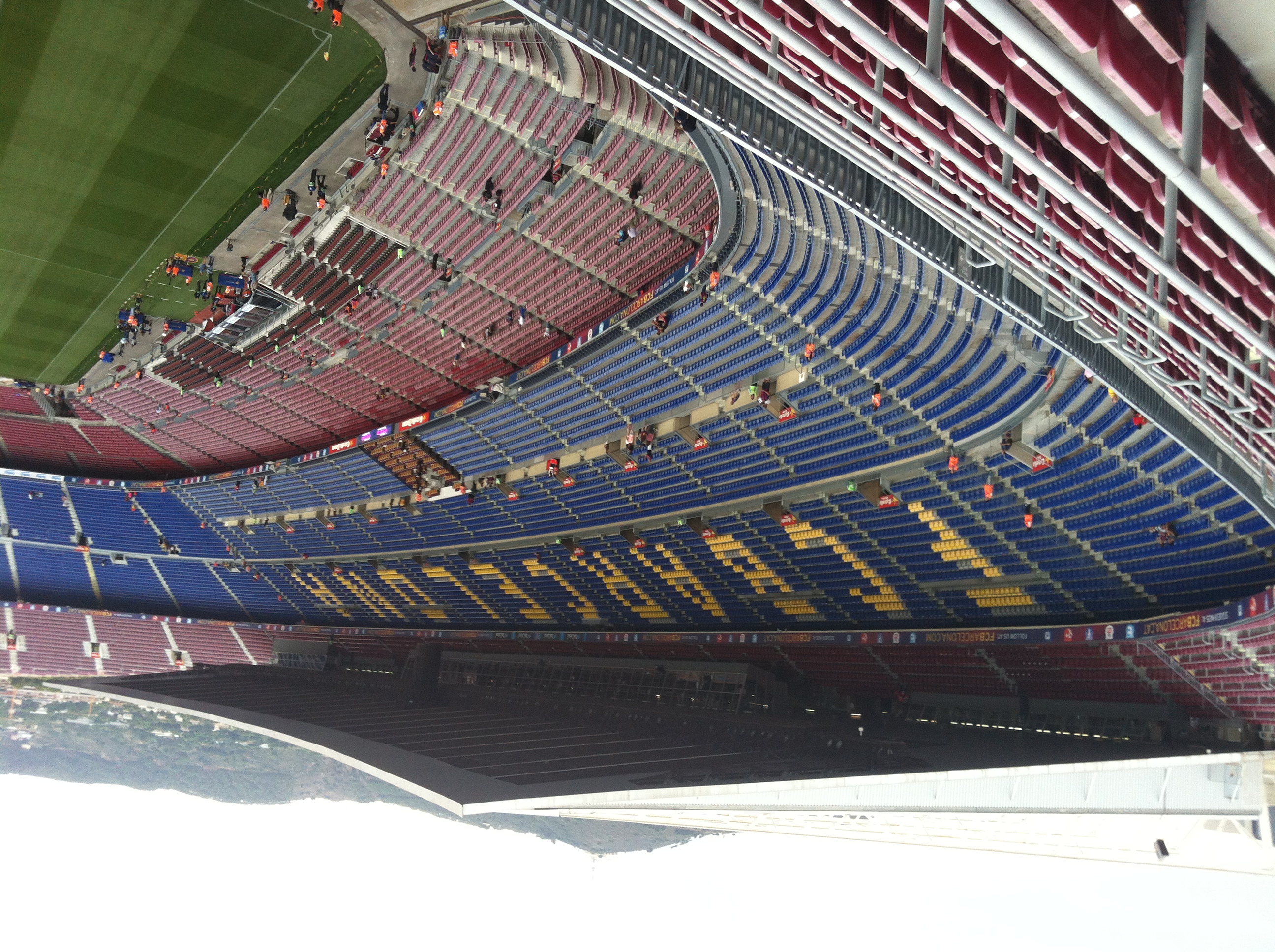 Вместимость камп. Стадион Барселоны внутри. Камп ноу стадион внутри. Камп ноу стадион реконструкция. Камп ноу Эдит.