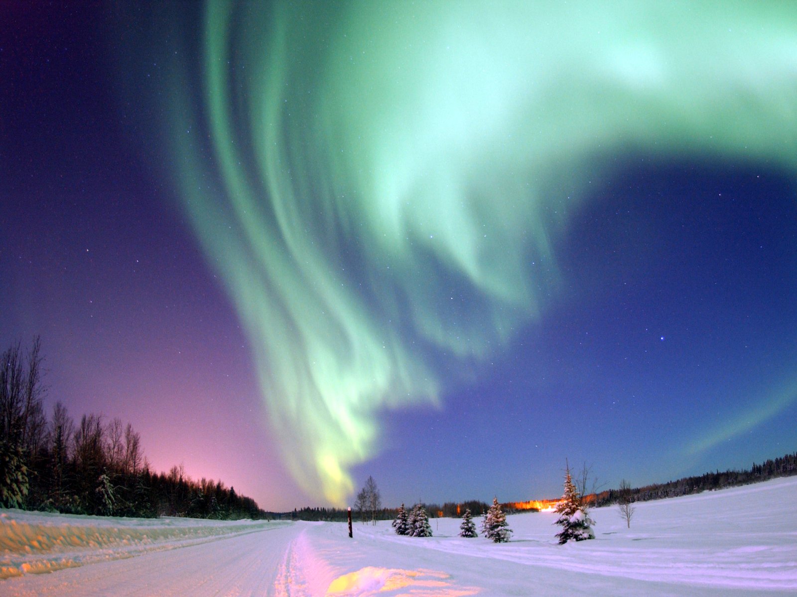 File:EIELSON AIR FORCE BASE, Alaska -- The Aurora Borealis above