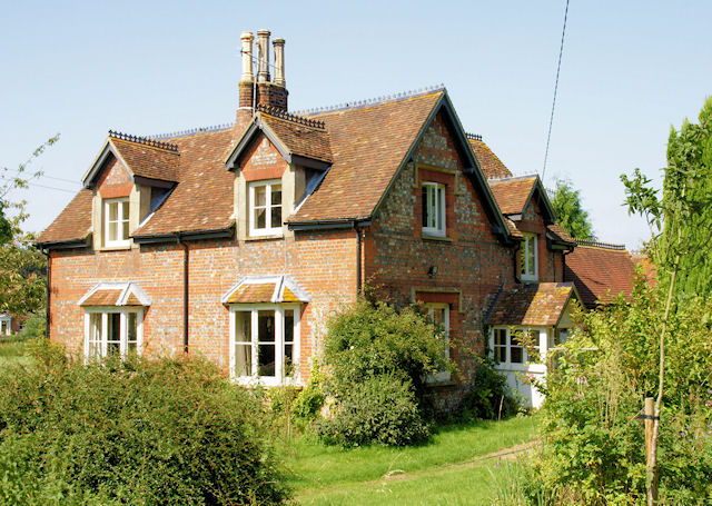 File:Estate Cottages, Tichborne Park - geograph.org.uk - 949568.jpg