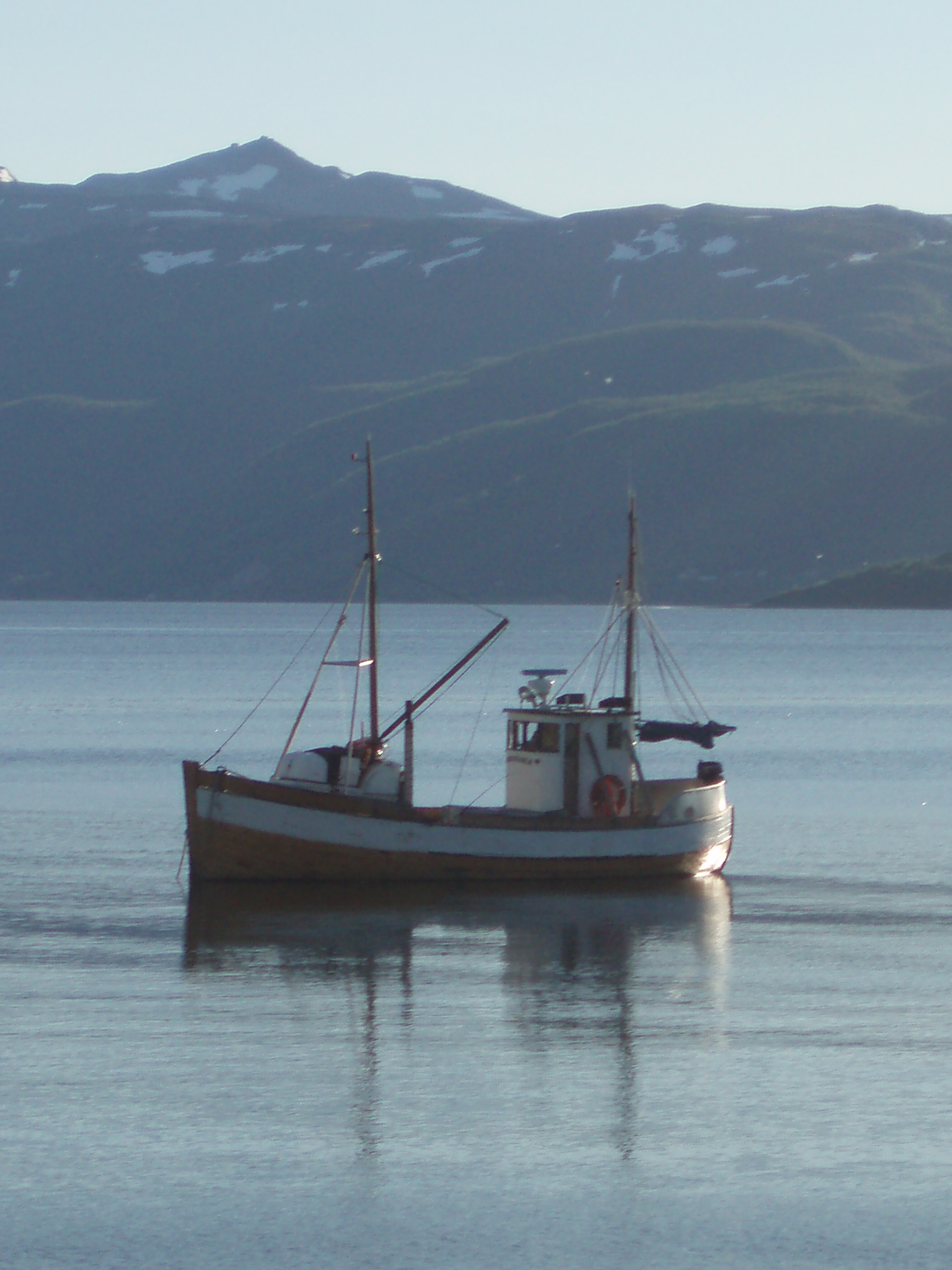 File:Fishing boat in Altafjorden.JPG - Wikipedia