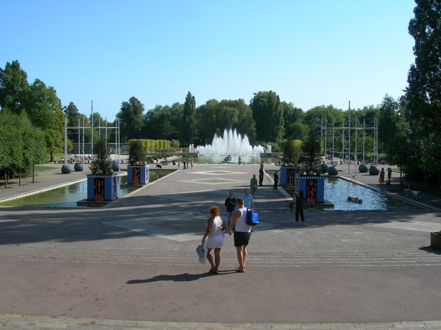 File:Fountain Lake, Battersea Park - geograph.org.uk - 237839.jpg -  Wikimedia Commons