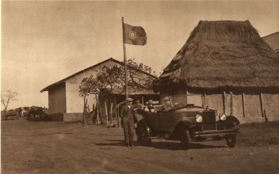 File:Goba border post between Portuguese East Africa (Mozambique) and British-Swaziland (AFDCM-04-098).jpg