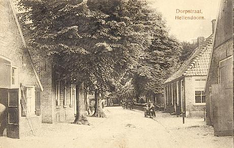 File:Hellendoorn Dorpstraat 1910.PNG