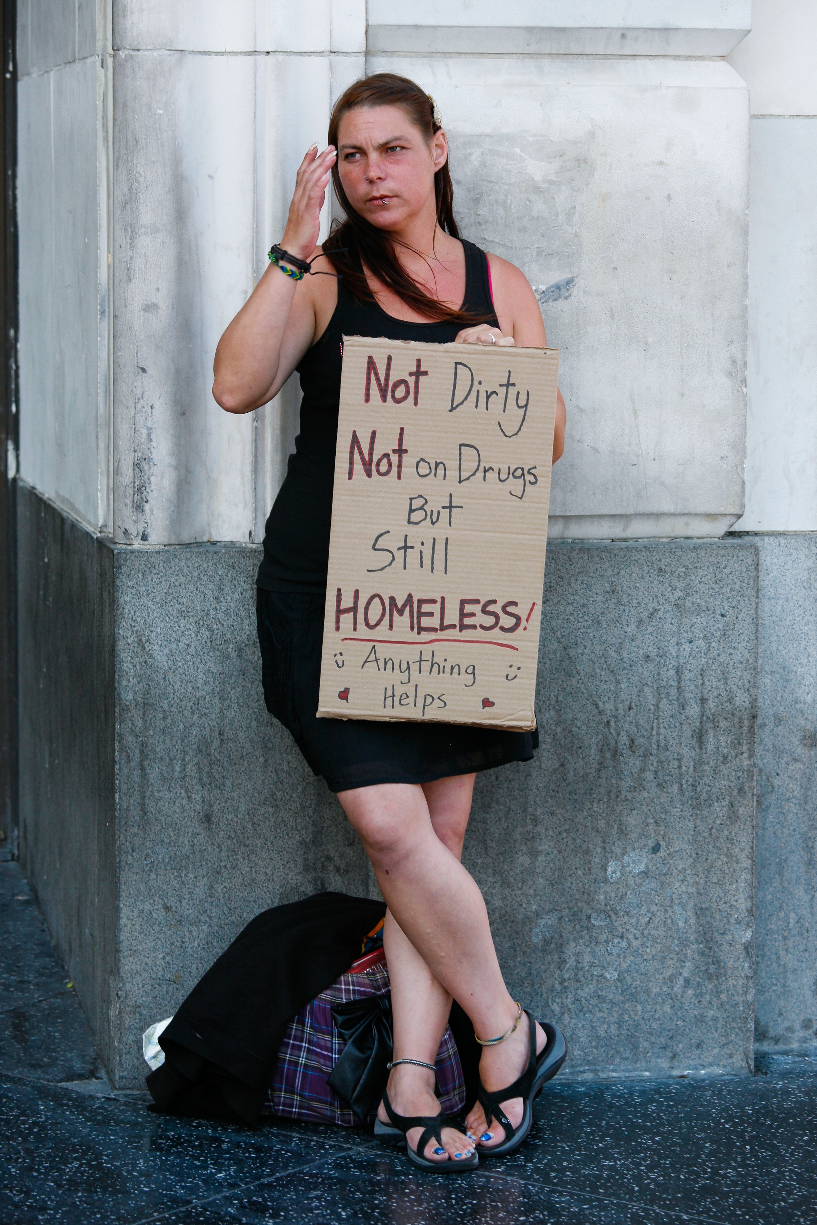 File Homeless Female Holding Up Sign Los Angeles California 12 Jpg Wikipedia