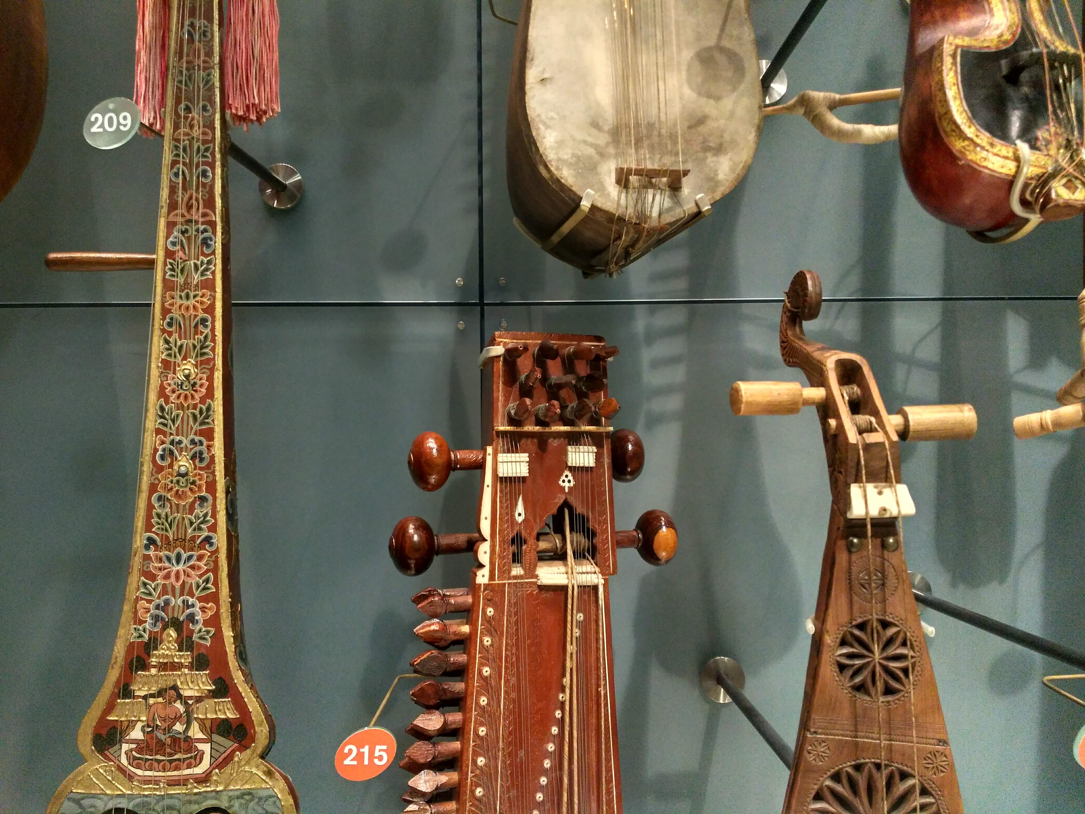 Азербайджанский музыкальный инструмент. Арабскиемузыуальные инструменты. Арабские инструменты. Современные музыкальные инструменты. Музыкальные инструменты 21 века.