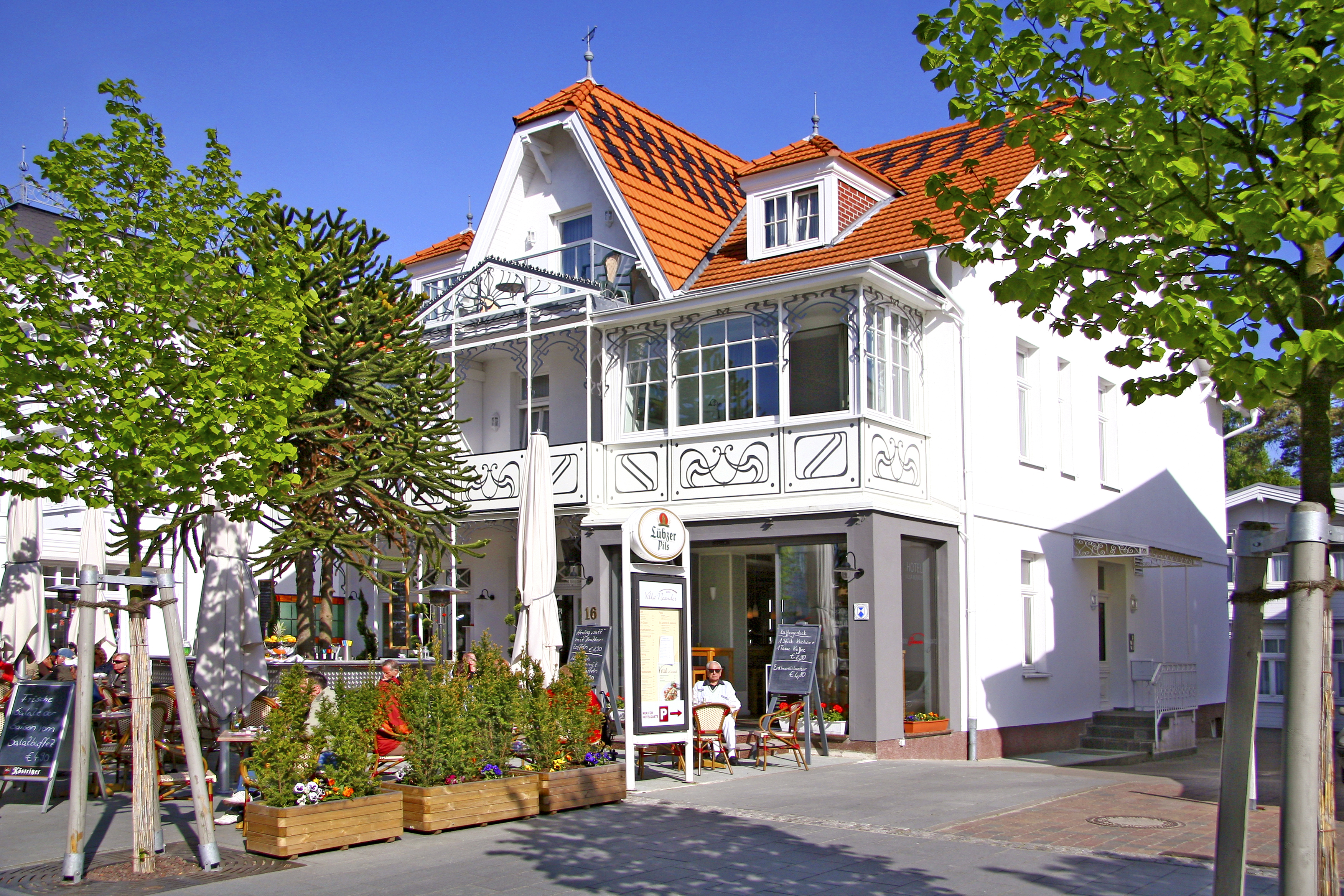 Hotel Villa Neander Hauptstraße 16 18609 Ostseebad Binz, Insel Rügen. Außenaufnahme - Jugendstil - V...