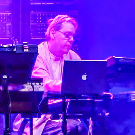 https://upload.wikimedia.org/wikipedia/commons/c/c9/Klaus_Schulze_01.jpg