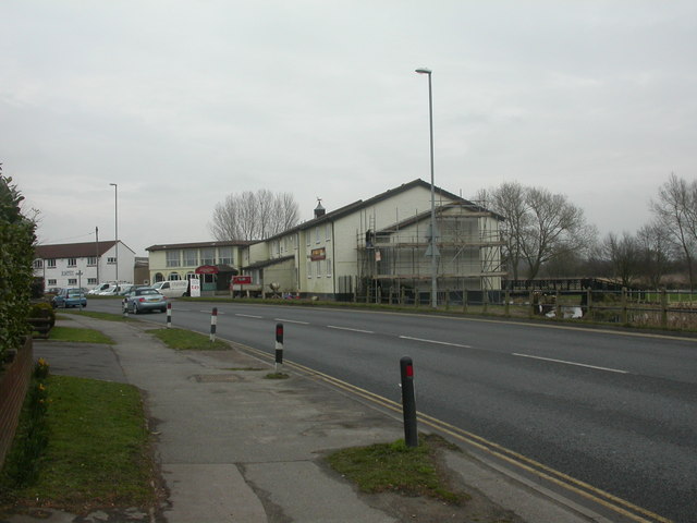 File:Longham, The Bridge House - geograph.org.uk - 1169633.jpg